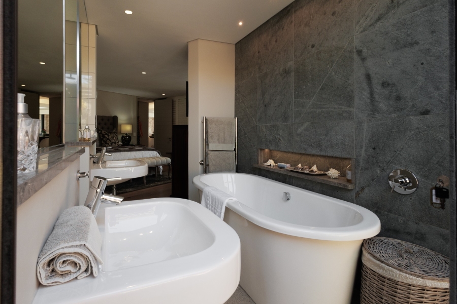 4 Bedroom Property for Sale in Hobie Beach Western Cape